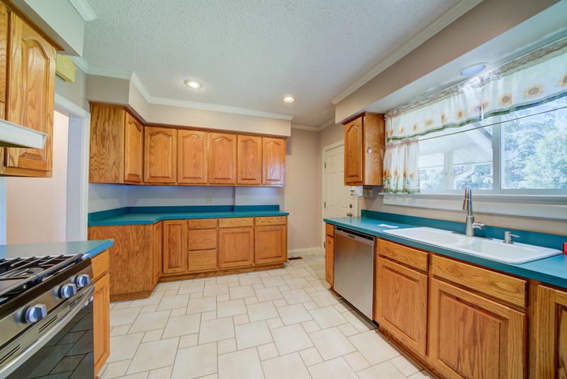 2236 Woodland Shores Rd, Charleston, SC 29412
