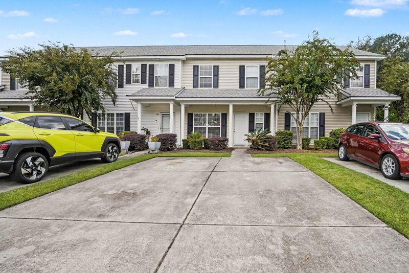 223 Congaree River Dr, Summerville, SC 29485
