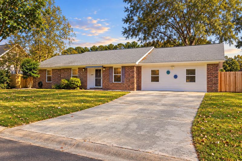 302 Gray Fox Ln, Goose Creek, SC 29445
