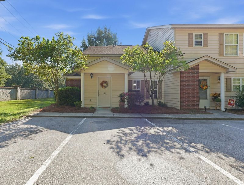 101 Amberwood Dr, Summerville, SC 29483