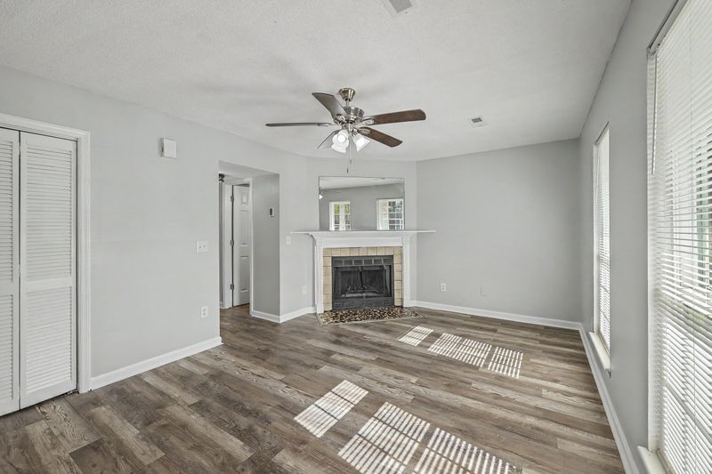 102 Sandlewood Dr, Summerville, SC 29483