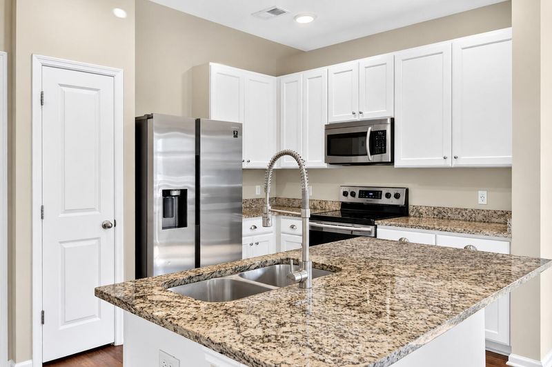 194 Woodward Rd, Goose Creek, SC 29445