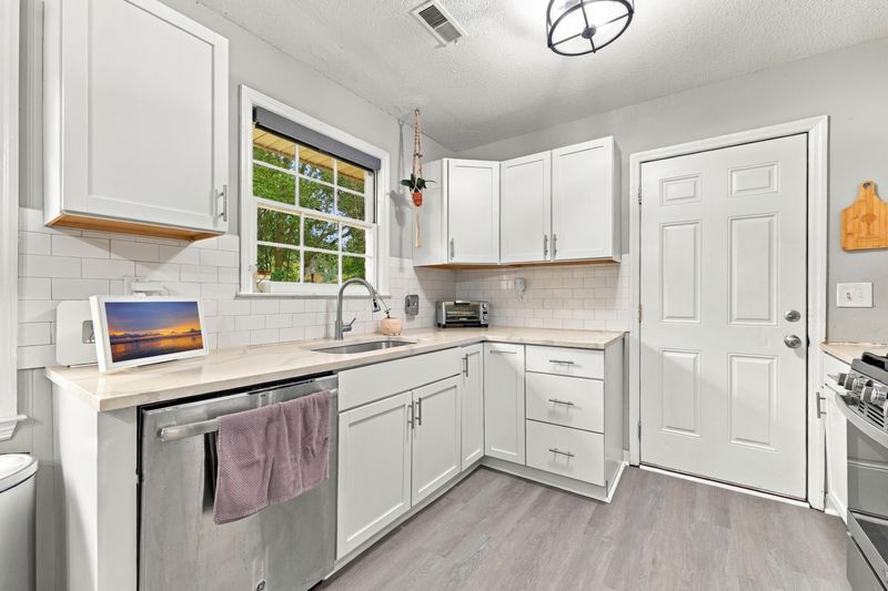 109 E Walnut Cir, Summerville, SC 29485