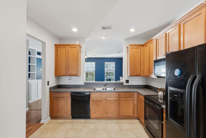905 Hemingway Cir, Summerville, SC 29483