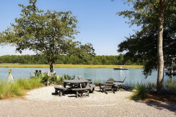126 W Shipyard Rd, Mount Pleasant, SC 29464