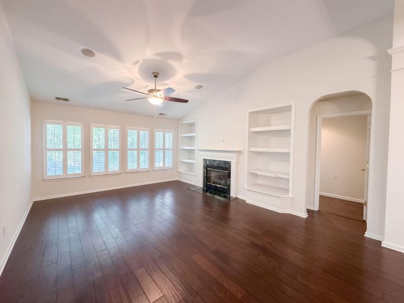 580 Pointe Of Oaks Rd, Summerville, SC 29485