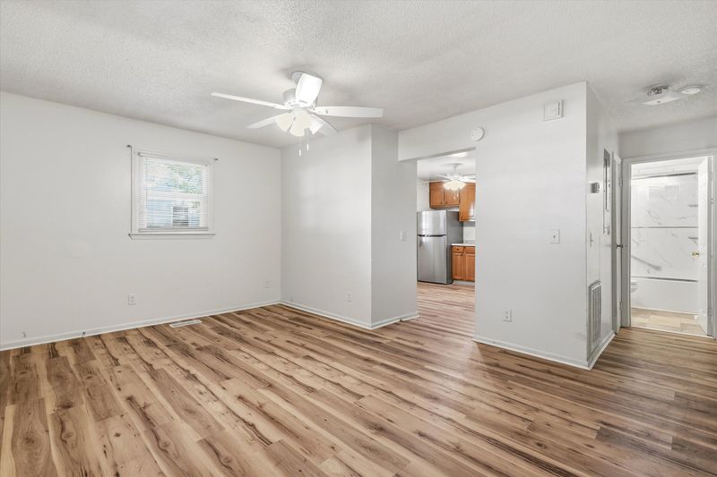 4728 Mixson Ave, North Charleston, SC 29405