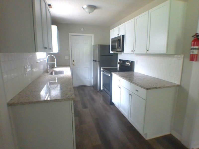 1206 Hawthorne Rd, Hanahan, SC 29410