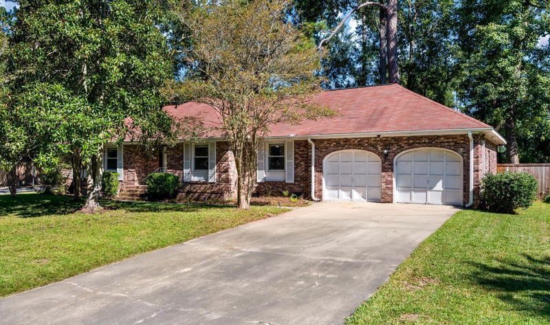 201 Stratford Dr, Summerville, SC 29485