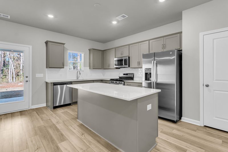 409 O'leary Cir, Summerville, SC 29483
