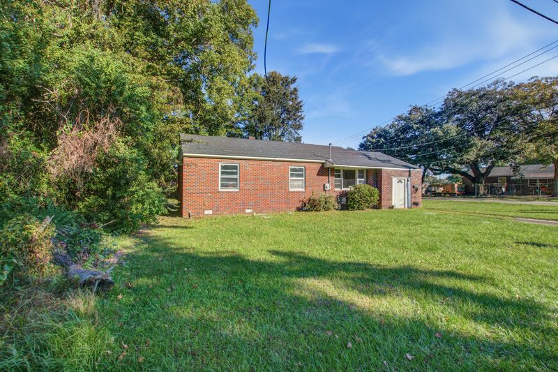 2807 Martha Dr, North Charleston, SC 29405