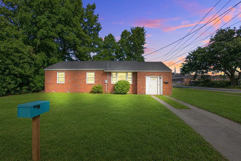 2807 Martha Dr, North Charleston, SC 29405
