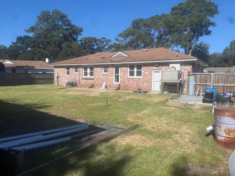 1633 Sanford Rd, Charleston, SC 29407