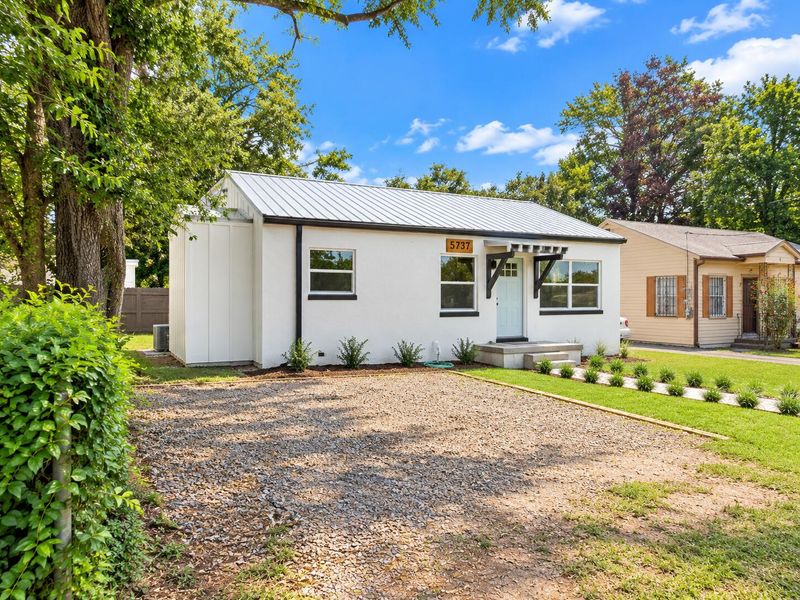 5737 Pilgrim Ave, Hanahan, SC 29410