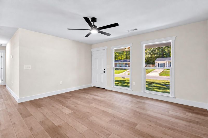 339 Holly Ave, Goose Creek, SC 29445