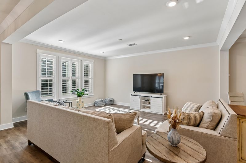 605 Mountaineer Landing Dr, Charleston, SC 29492