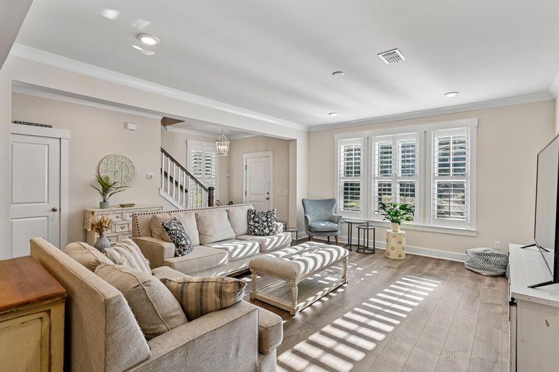 605 Mountaineer Landing Dr, Charleston, SC 29492