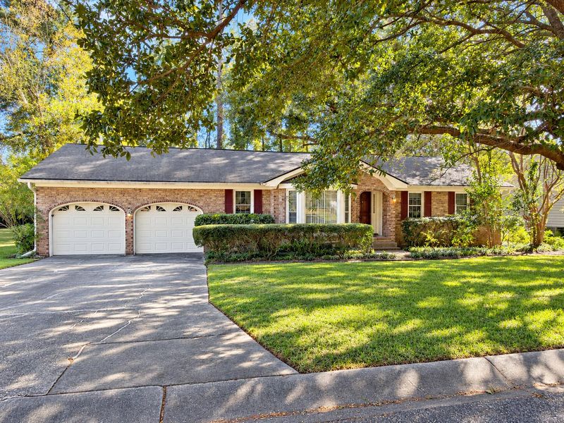 403 Stratford Dr, Summerville, SC 29485