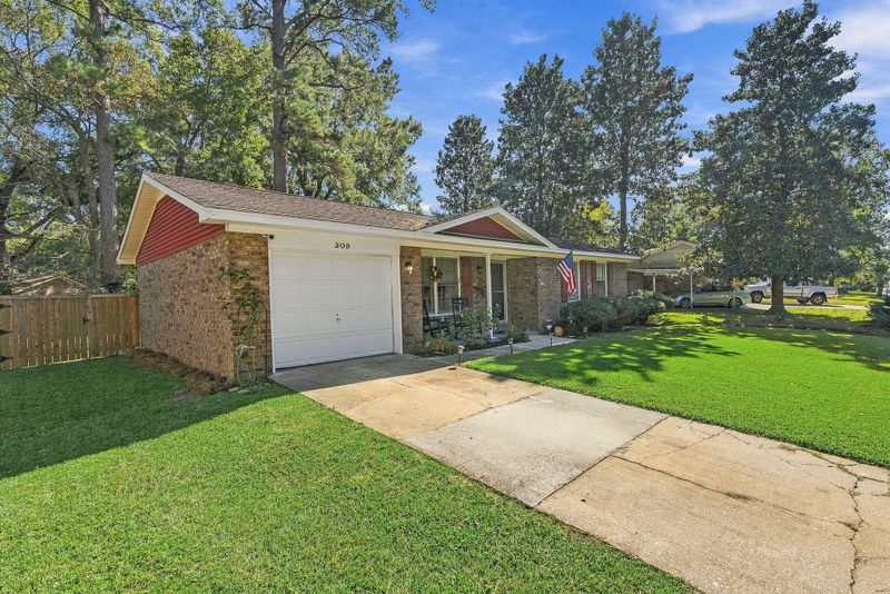 209 Sandra Ln, Ladson, SC 29456