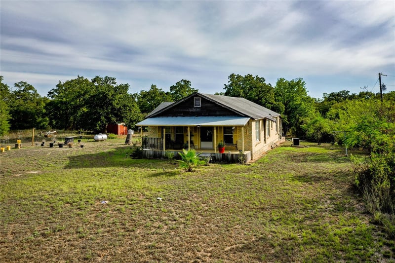 120 James Hoskins LN, Cedar Creek, TX 78612