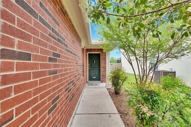 117 Gillespie LN, Elgin, TX 78621