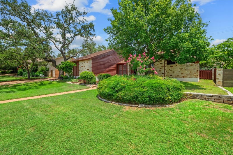 104 Carefree CIR, Lakeway, TX 78734