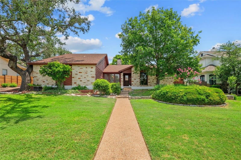 104 Carefree CIR, Lakeway, TX 78734