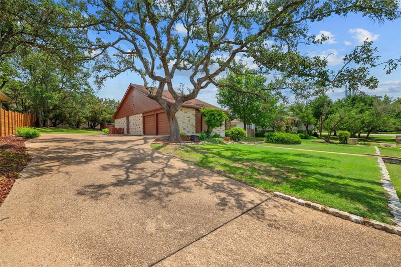 104 Carefree CIR, Lakeway, TX 78734