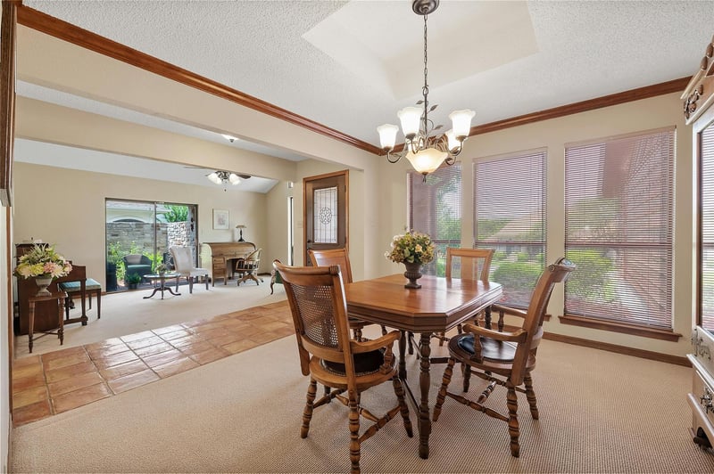 104 Carefree CIR, Lakeway, TX 78734