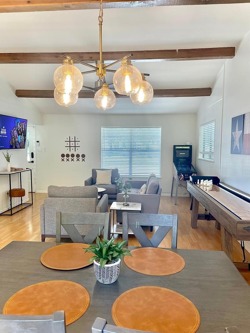 1582 Valley DR, Canyon Lake, TX 78133