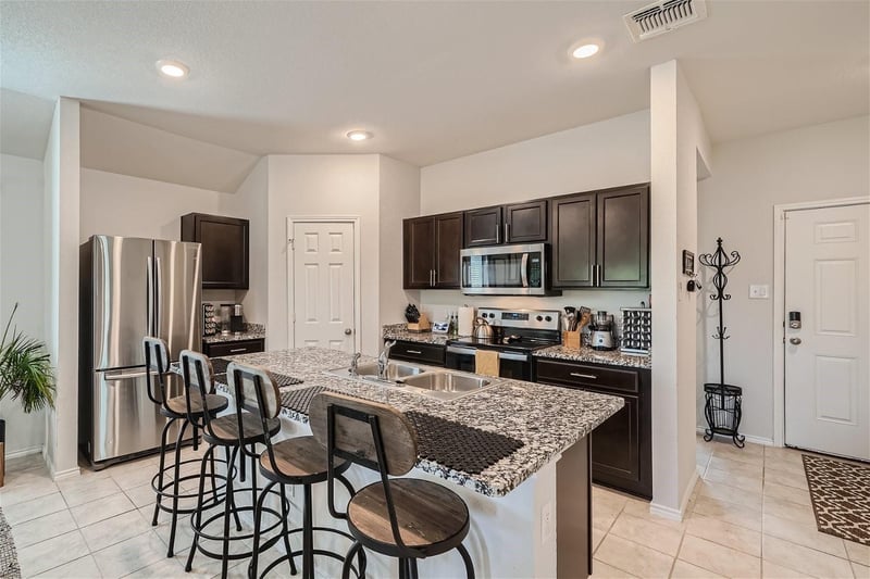 717 Taggart TRL, Jarrell, TX 76537