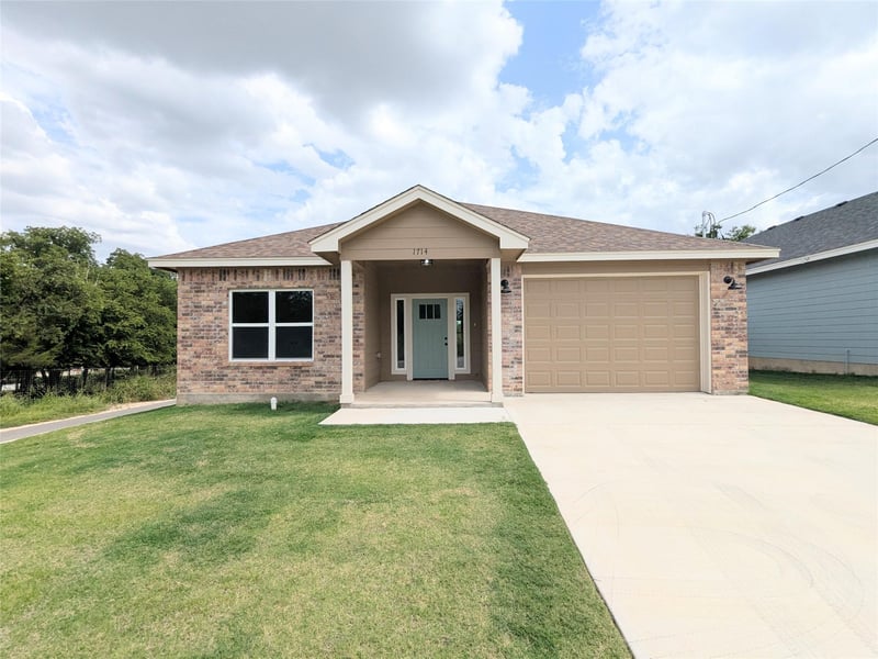 1714 E Avenue G, Lampasas, TX 76550
