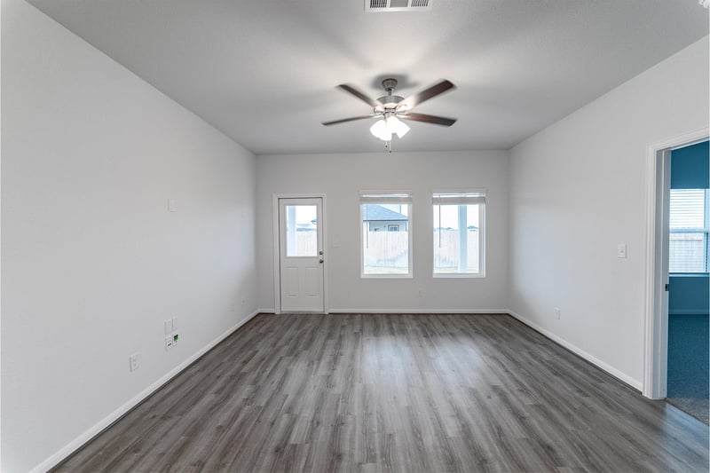 729 Barbary Coast LN, Jarrell, TX 76537