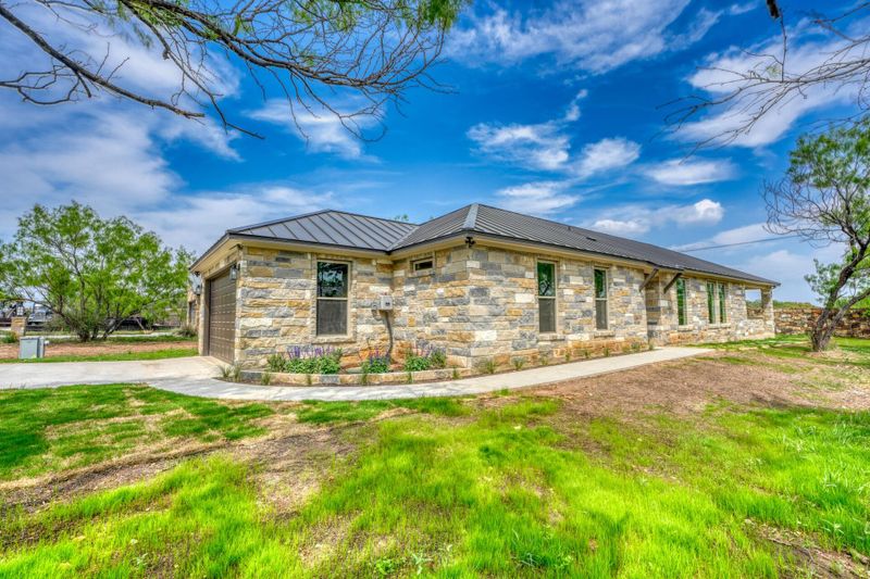 607 Sun Ray, Horseshoe Bay, TX 78658