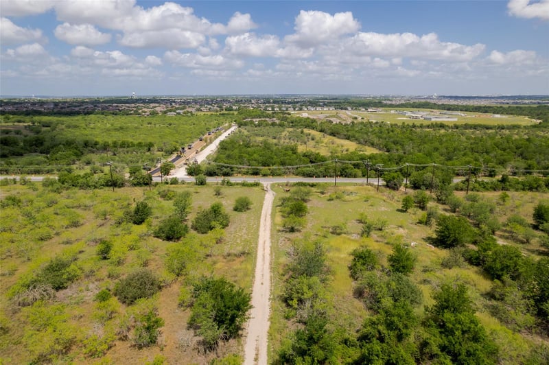 474 Heidenreich LN, Kyle, TX 78640