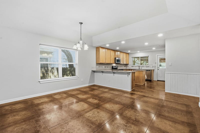 1105 Delmar ST, San Marcos, TX 78666