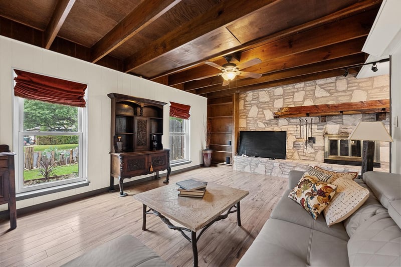 402 Bear Canyon DR, Manchaca, TX 78652
