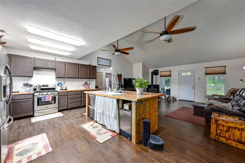 681 County Road 474, Elgin, TX 78621