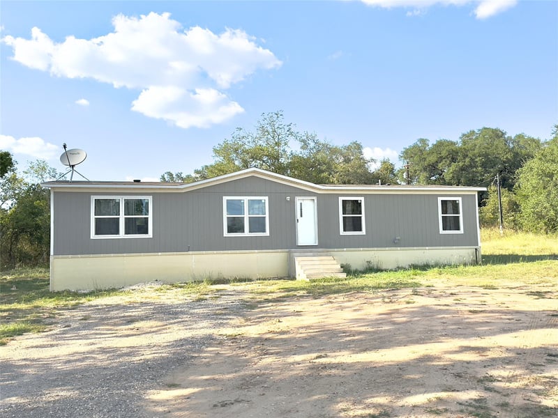 1869 Young LN, Lockhart, TX 78644