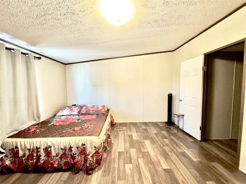 1869 Young LN, Lockhart, TX 78644