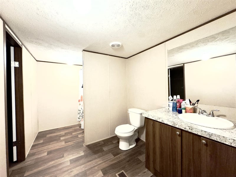 1869 Young LN, Lockhart, TX 78644
