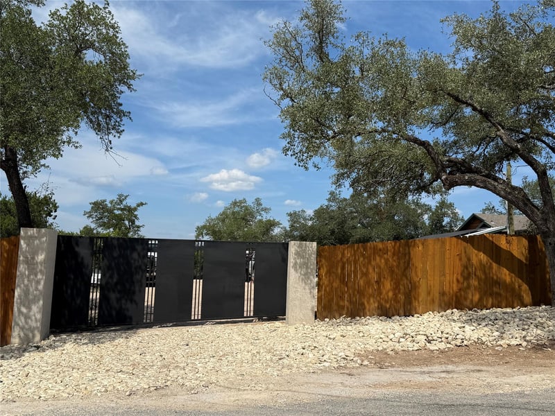 10300 Little Creek CIR, Dripping Springs, TX 78620