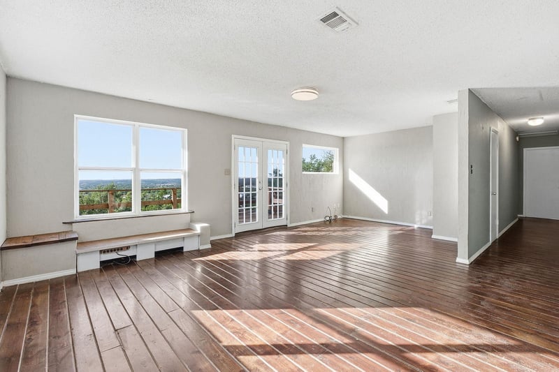 220 Harmon Hills RD, Dripping Springs, TX 78620
