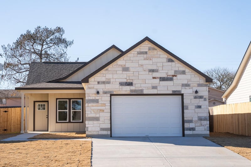 315 String Prairie Way, Smithville, TX 78957