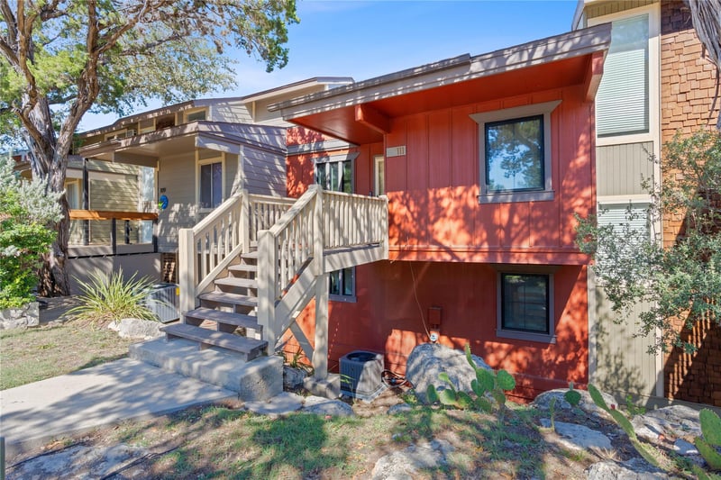 111 Comanche PT, Point Venture, TX 78645