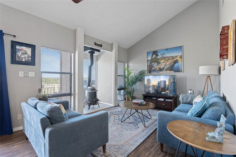 111 Comanche PT, Point Venture, TX 78645