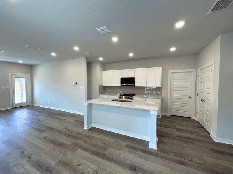 106 Hornet ST, Elgin, TX 78621
