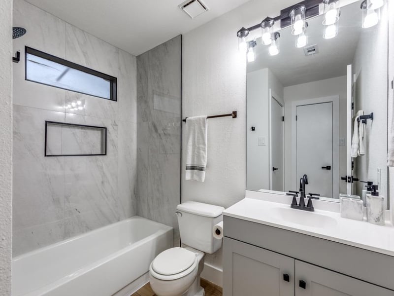 1845 River Crossing CIR #A, Austin, TX 78741