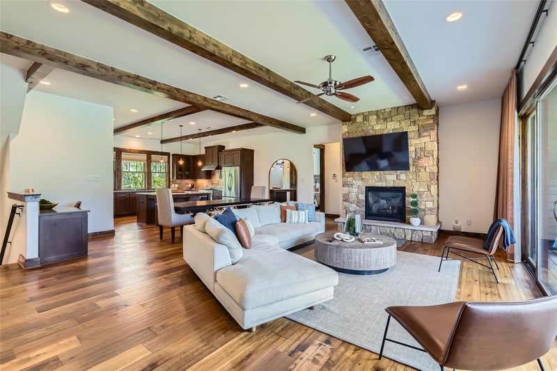 2217 Seabiscuit CV #103, Spicewood, TX 78669