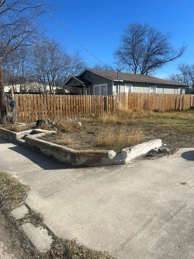 214 E Lachapelle, San Antonio, TX 78204